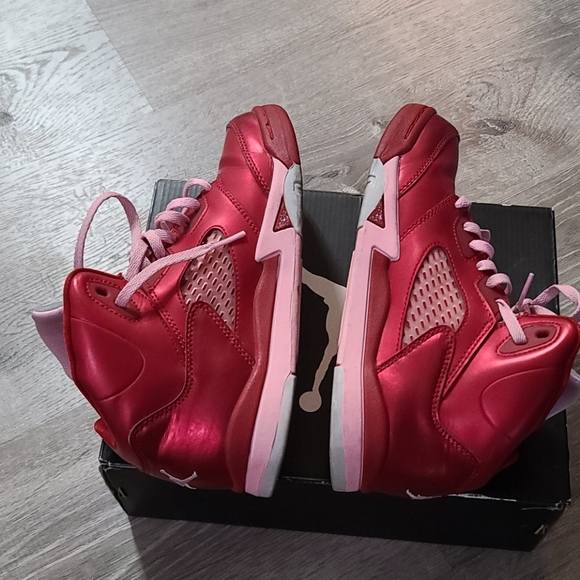 Girls Valentine's Jordan 5 retro ps - Picture 4 of 7